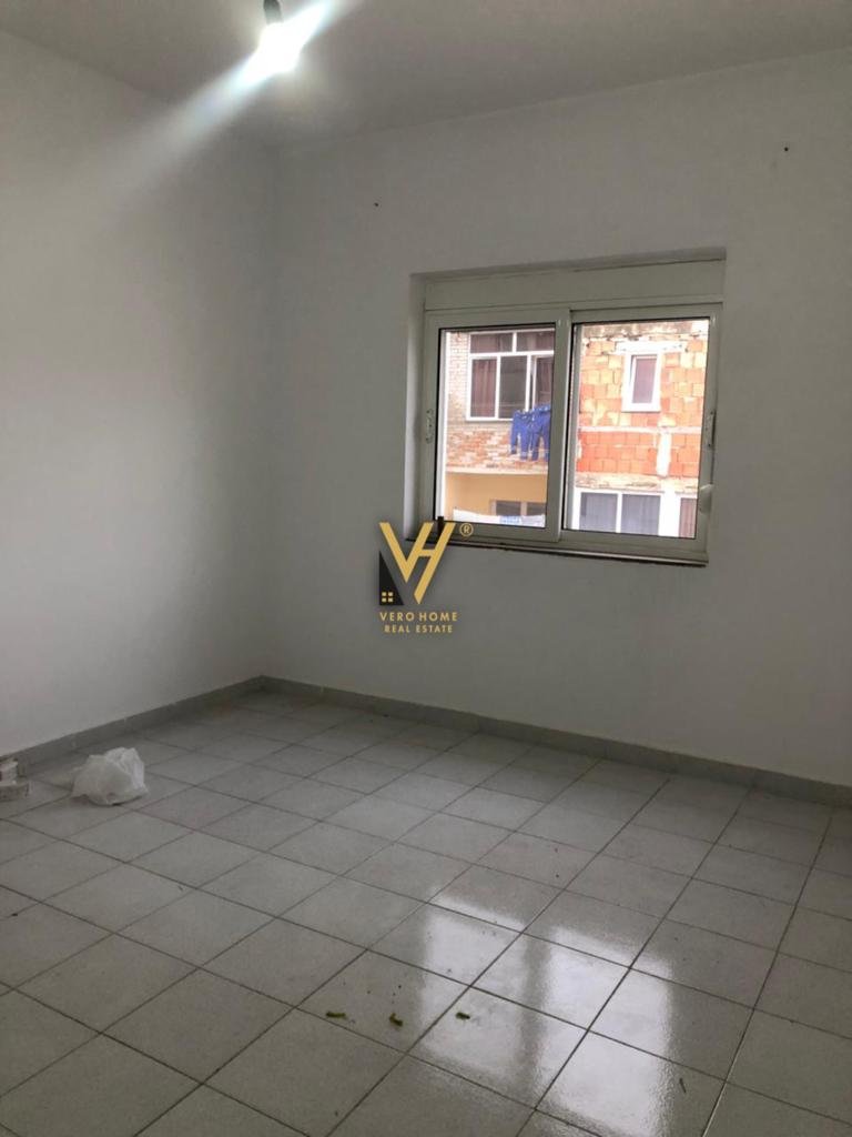 Shitet Apartament 3+1 Vasil Shanto 120 m2
