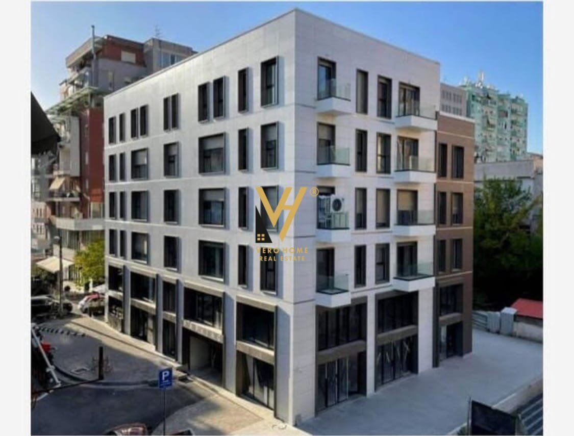 Shitet Apartament 3+1+2+verand te Blloku 204 m2